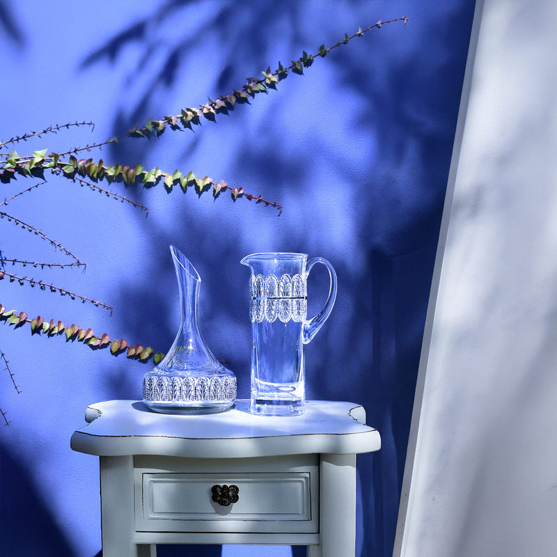 Skleněný dekantér na víno s postříbřenou dekorací