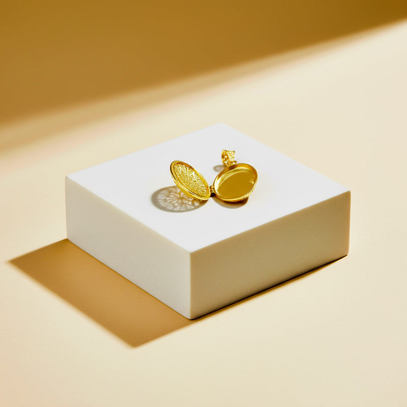 Stříbrný filigránový medailonek na fotografii, stříbro 925/1000, 11 g g, pozlaceno