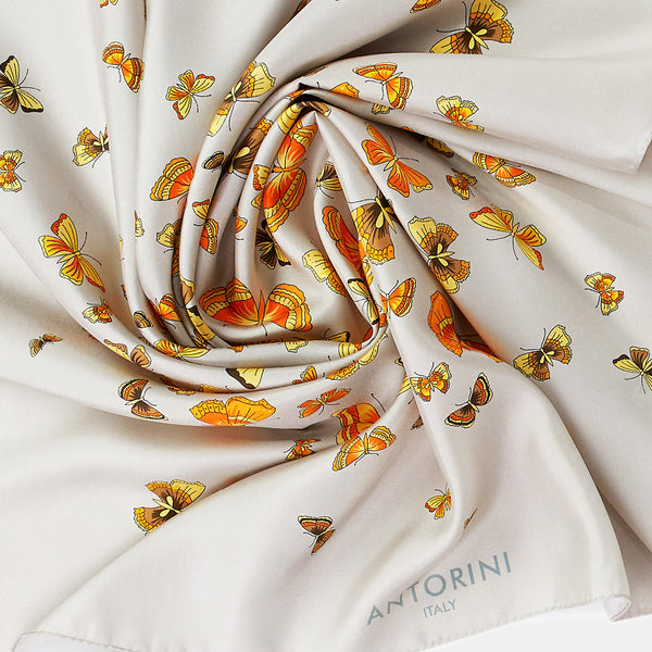 Elegantní hedvábný šátek ANTORINI s motýlky, béžový (4027441610796)