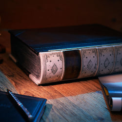 Box ve tvaru historické knihy Bentleys Encyklopedia-ANTORINI® (4174421295148)