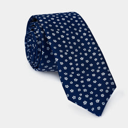 Hedvábná kravata ANTORINI, tmavě modrá s drobnými květy-ANTORINI® (4334676213804)