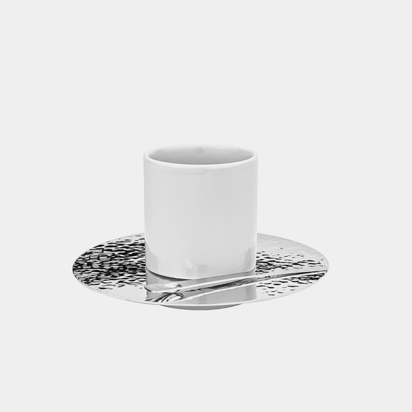Stylový porcelánový šálek na kávu s tepaným podšálkem, postříbřeno